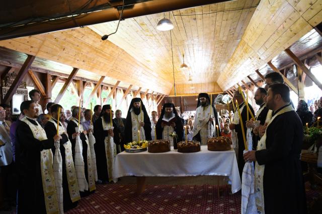 (Foto) Sărbătoarea Schimbării la Față a Mântuitorului, la Mănăstirea Nechit