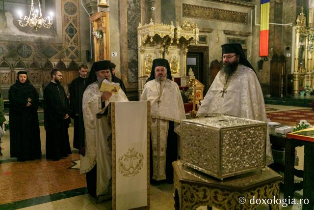 (Foto) Sfântul Gheorghe Pelerinul și-a luat rămas bun de la ieșeni – se întoarce la Mănăstirea Văratec