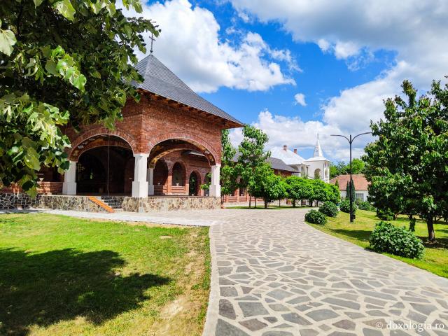 (Foto) Mănăstirea Bixad ‒ loc vestit de pelerinaj din nord-vestul României