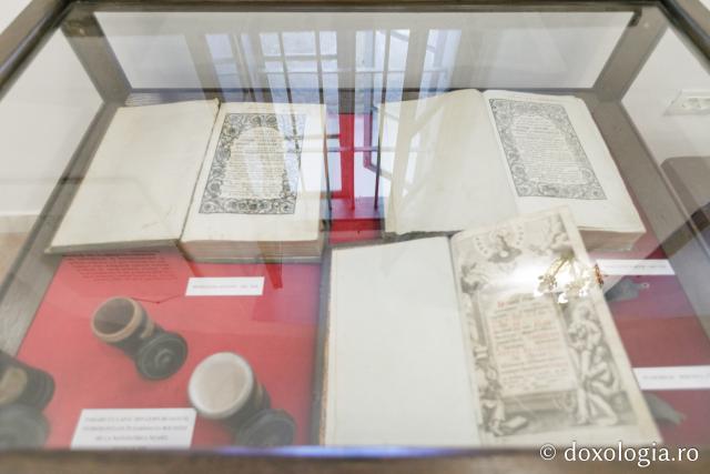 (Foto) Obiecte ale Sfântului Paisie Velicicovschi, expuse în noul muzeu al Mănăstirii Neamț