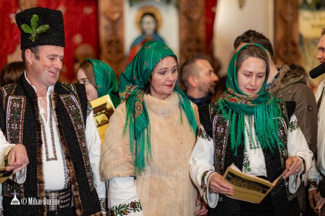 (Foto) „Așteptând Crăciunul de la mic la mare”: Tradiții românești la Biserica Ortodoxă Română din Moncalieri (Italia)