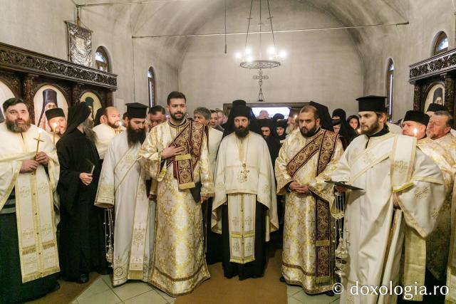 (Foto) Starețul Efrem Vatopedinul în vizită duhovnicească la mănăstirea Diaconești din județul Bacău