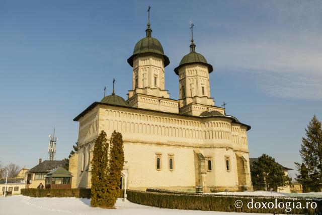 (Foto) Mănăstirea Cetățuia, sub veșmânt de zăpadă