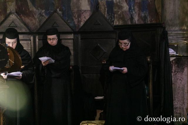 (Foto) Denia din Sfânta și Marea Miercuri la Mănăstirea Frumoasa