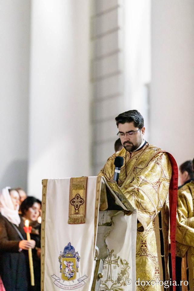 (Foto) „Astăzi toată făptura se veselește și se bucură...” – Slujba Învierii Domnului la Catedrala Mitropolitană din Iași