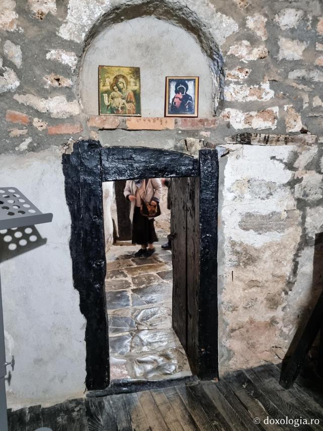 (Foto) Pași de pelerin la biserica rupestră închinată Maicii Domnului din complexul monahal Kalishta, Ohrid