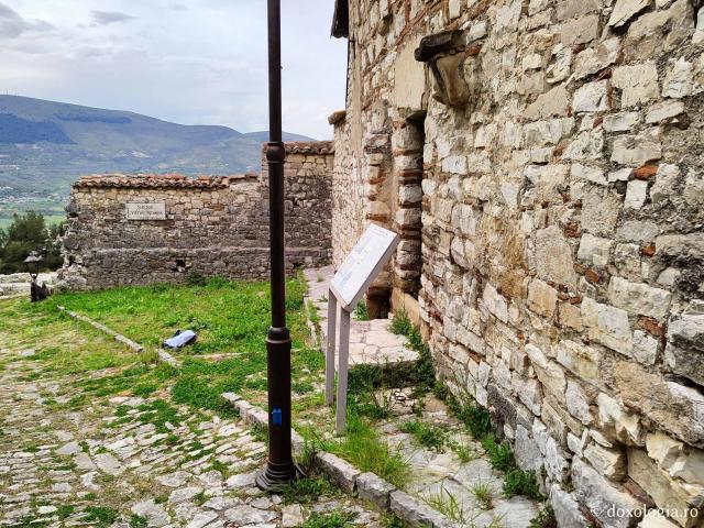 (Foto) Frumusețea Bisericii „Maica Domnului Vlaherne” din Berat, Albania