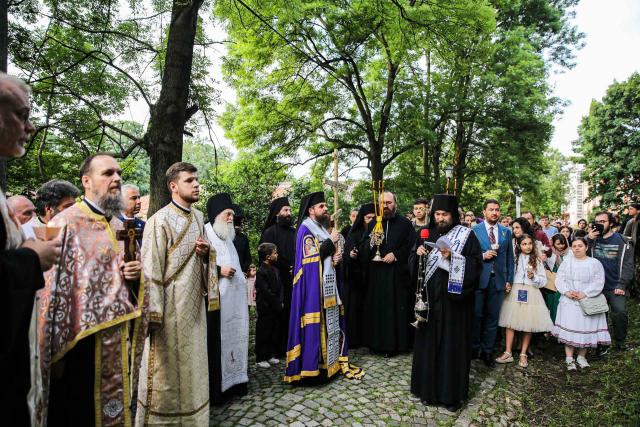 (Foto) O copie după Crucea Sfântului Împărat Constantin cel Mare a fost adusă la biserica studenților din Cluj