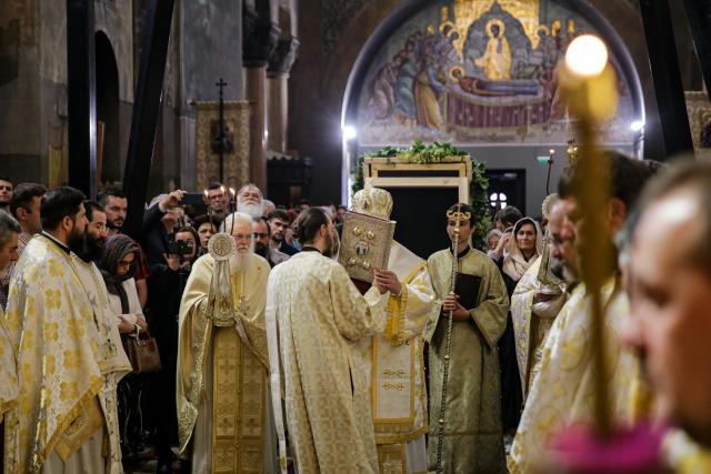 (Foto) Starețul Efrem la liturghie în Catedrala Mitropolitană din Cluj-Napoca