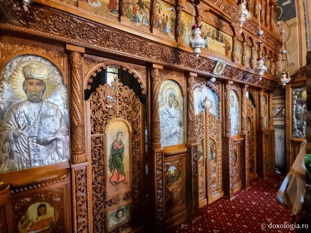 (Foto) Pași de pelerin la Mănăstirea Vladimirești