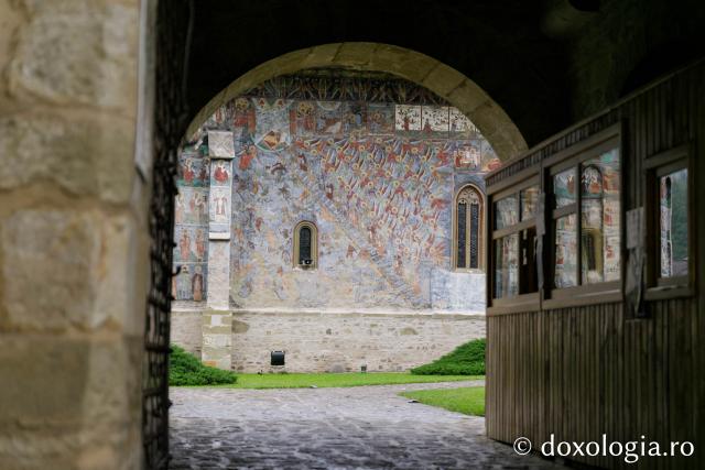 (Foto) Vizita părintelui Efrem Vatopedinul la Mănăstirea Sucevița