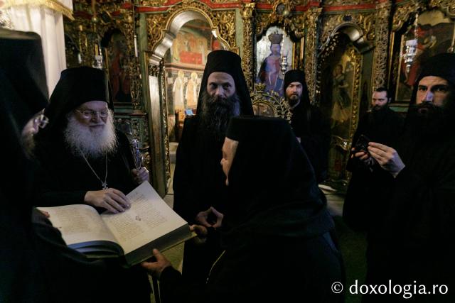 (Foto) Vizita părintelui Efrem Vatopedinul la Mănăstirea Sucevița