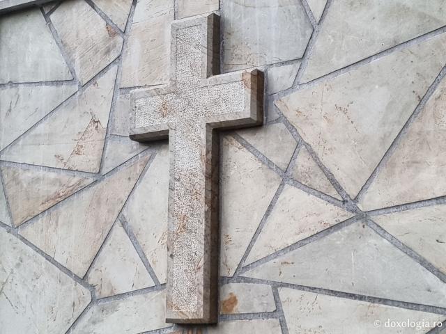 Cruce Mănăstirea Rarău