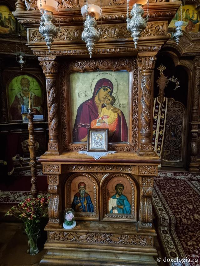 Icoana Maicii Domnului din Paraclisul Sfinților Apostoli „Petru și Pavel” de la Mănăstirea Putna