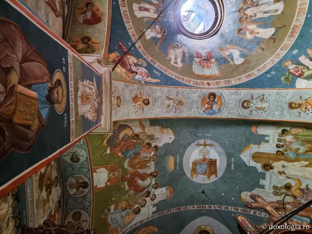 Paraclisul Sfinților Apostoli „Petru și Pavel” de la Mănăstirea Putna