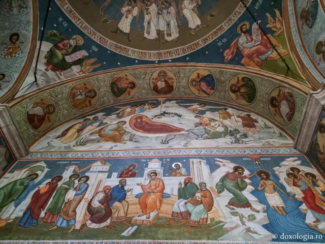 Paraclisul Sfinților Apostoli „Petru și Pavel” de la Mănăstirea Putna