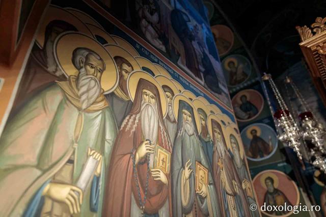 Scene pictate din viața Sfântului Iosif de la Văratec din interiorul bisericii mănăstirii Văratec