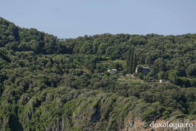 Mănăstirea Vatoped văzută de pe mare