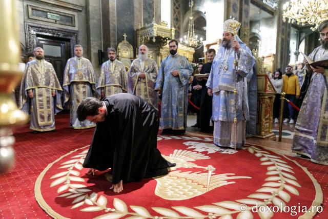 (Foto) Sfânta Liturghie - moment de tihnă și de rugăciune în a treia zi a Hramului Sfintei Cuvioase Parascheva