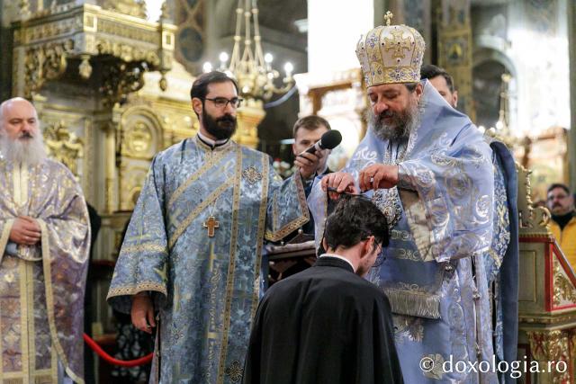 (Foto) Sfânta Liturghie - moment de tihnă și de rugăciune în a treia zi a Hramului Sfintei Cuvioase Parascheva