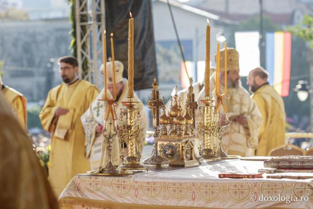 Bucuria credinței la Iași – Sfânta Liturghie în cinstea Sfintei Parascheva și a Sfântului Grigorie Palama, 2025 / Foto: Claudiu Pântea (Foto) Bucuria credinței la Iași – Sfânta Liturghie în cinstea Sfintei Parascheva și a Sfântului Grigorie Palama, 2025