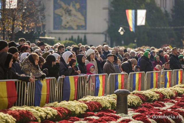 Bucuria credinței la Iași – Sfânta Liturghie în cinstea Sfintei Parascheva și a Sfântului Grigorie Palama, 2025 / Foto: Claudiu Pântea (Foto) Bucuria credinței la Iași – Sfânta Liturghie în cinstea Sfintei Parascheva și a Sfântului Grigorie Palama, 2025