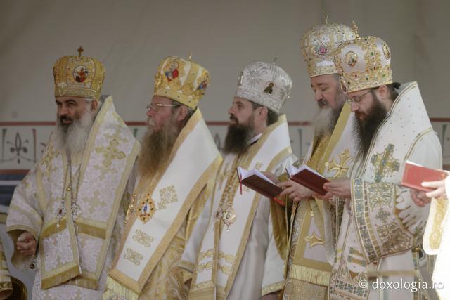 Bucuria credinței la Iași – Sfânta Liturghie în cinstea Sfintei Parascheva și a Sfântului Grigorie Palama, 2025 / Foto: Pr. Silviu Cluci Bucuria credinței la Iași – Sfânta Liturghie în cinstea Sfintei Parascheva și a Sfântului Grigorie Palama, 2025