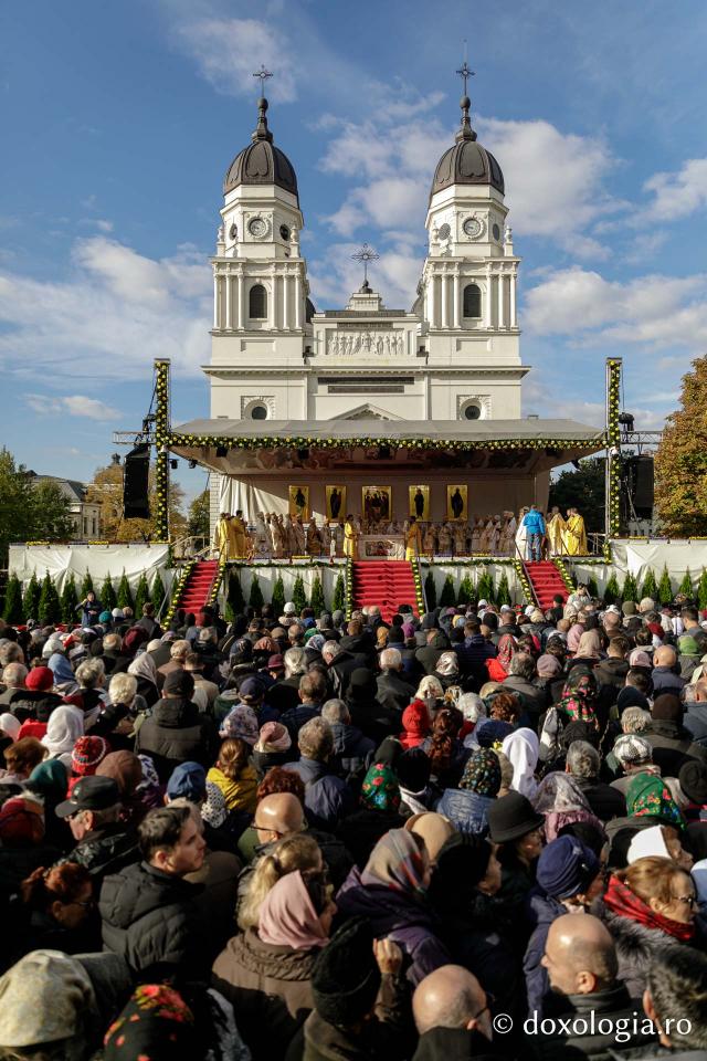 Bucuria credinței la Iași – Sfânta Liturghie în cinstea Sfintei Parascheva și a Sfântului Grigorie Palama, 2025 / Foto: Pr. Silviu Cluci Bucuria credinței la Iași – Sfânta Liturghie în cinstea Sfintei Parascheva și a Sfântului Grigorie Palama, 2025
