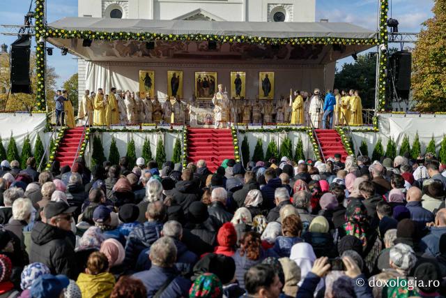Bucuria credinței la Iași – Sfânta Liturghie în cinstea Sfintei Parascheva și a Sfântului Grigorie Palama, 2025 / Foto: Pr. Silviu Cluci Bucuria credinței la Iași – Sfânta Liturghie în cinstea Sfintei Parascheva și a Sfântului Grigorie Palama, 2025