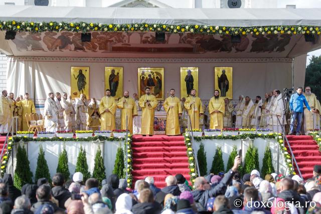 Bucuria credinței la Iași – Sfânta Liturghie în cinstea Sfintei Parascheva și a Sfântului Grigorie Palama, 2025 / Foto: Claudiu Pântea (Foto) Bucuria credinței la Iași – Sfânta Liturghie în cinstea Sfintei Parascheva și a Sfântului Grigorie Palama, 2025