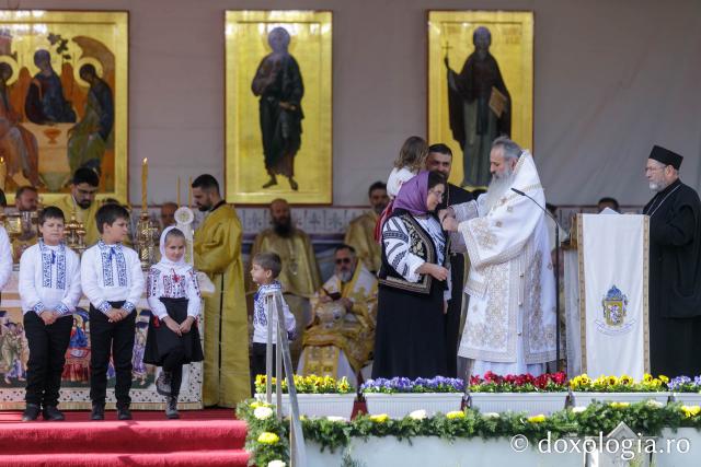 Bucuria credinței la Iași – Sfânta Liturghie în cinstea Sfintei Parascheva și a Sfântului Grigorie Palama, 2025 / Foto: pr. Silviu Cluci (Foto) Bucuria credinței la Iași – Sfânta Liturghie în cinstea Sfintei Parascheva și a Sfântului Grigorie Palama, 2025