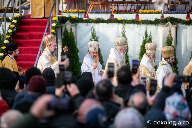 Bucuria credinței la Iași – Sfânta Liturghie în cinstea Sfintei Parascheva și a Sfântului Grigorie Palama, 2025 / Foto: Pr. Silviu Cluci Bucuria credinței la Iași – Sfânta Liturghie în cinstea Sfintei Parascheva și a Sfântului Grigorie Palama, 2025