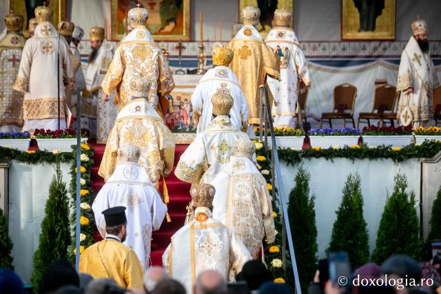 Bucuria credinței la Iași – Sfânta Liturghie în cinstea Sfintei Parascheva și a Sfântului Grigorie Palama, 2025 / Foto: Pr. Silviu Cluci Bucuria credinței la Iași – Sfânta Liturghie în cinstea Sfintei Parascheva și a Sfântului Grigorie Palama, 2025