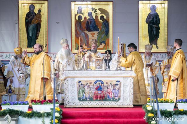 Bucuria credinței la Iași – Sfânta Liturghie în cinstea Sfintei Parascheva și a Sfântului Grigorie Palama, 2025 / Foto: Pr. Silviu Cluci Bucuria credinței la Iași – Sfânta Liturghie în cinstea Sfintei Parascheva și a Sfântului Grigorie Palama, 2025