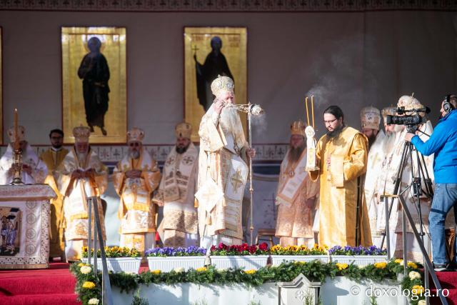Bucuria credinței la Iași – Sfânta Liturghie în cinstea Sfintei Parascheva și a Sfântului Grigorie Palama, 2025 / Foto: Pr. Silviu Cluci Bucuria credinței la Iași – Sfânta Liturghie în cinstea Sfintei Parascheva și a Sfântului Grigorie Palama, 2025