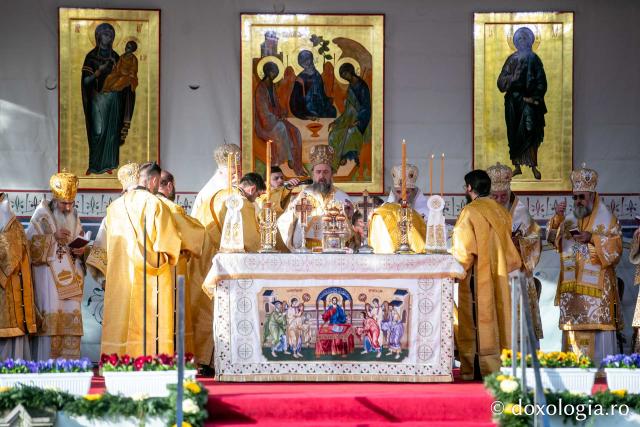 Bucuria credinței la Iași – Sfânta Liturghie în cinstea Sfintei Parascheva și a Sfântului Grigorie Palama, 2025 / Foto: Pr. Silviu Cluci Bucuria credinței la Iași – Sfânta Liturghie în cinstea Sfintei Parascheva și a Sfântului Grigorie Palama, 2025