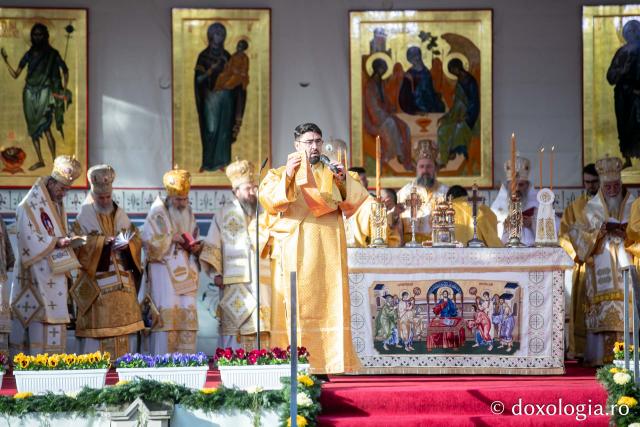Bucuria credinței la Iași – Sfânta Liturghie în cinstea Sfintei Parascheva și a Sfântului Grigorie Palama, 2025 / Foto: Pr. Silviu Cluci Bucuria credinței la Iași – Sfânta Liturghie în cinstea Sfintei Parascheva și a Sfântului Grigorie Palama, 2025