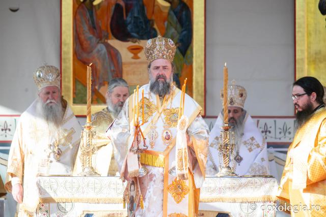 Bucuria credinței la Iași – Sfânta Liturghie în cinstea Sfintei Parascheva și a Sfântului Grigorie Palama, 2025 / Foto: Pr. Silviu Cluci Bucuria credinței la Iași – Sfânta Liturghie în cinstea Sfintei Parascheva și a Sfântului Grigorie Palama, 2025