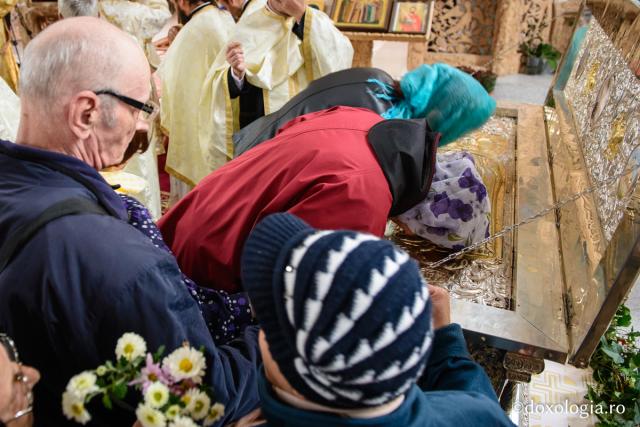 Aducerea moaştelor Sfântului Constantin Brâncoveanu la biserica Sfinţii Brâncoveni din Iaşi - galerie FOTO
