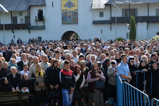 Rugăciune și binecuvântare la Sărbătoarea Hramului Mănăstirii Neamț