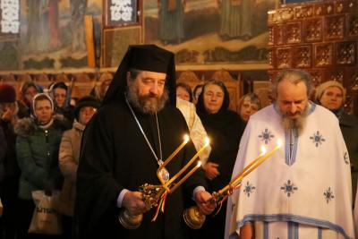 (Video) Intrarea în biserică a Maicii Domnului, hramul Mănăstirii Peștera - Gârcina