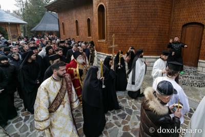 (Foto) Starețul Efrem Vatopedinul în vizită duhovnicească la mănăstirea Diaconești din județul Bacău